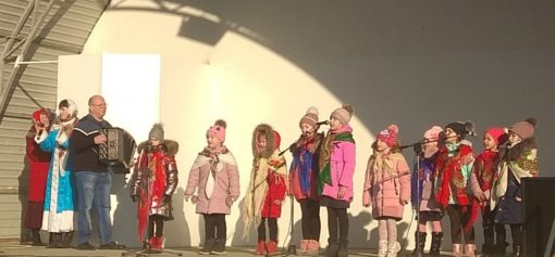 Новорічна ялинка засяяла яскравими вогнями